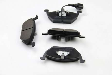 Гальмівні колодки перед. Caddy III/Golf V/Octavia/A3 03- (з датчиком) Bremsi BP2848