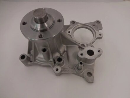 Насос водяний Toyota Fortuner 2.8 D 15-/ Hilux 2.4/2.8 D 15-/18-/20-/ Land Cruiser Prado 2.8 D-4D 18-20- GMB GWT161A